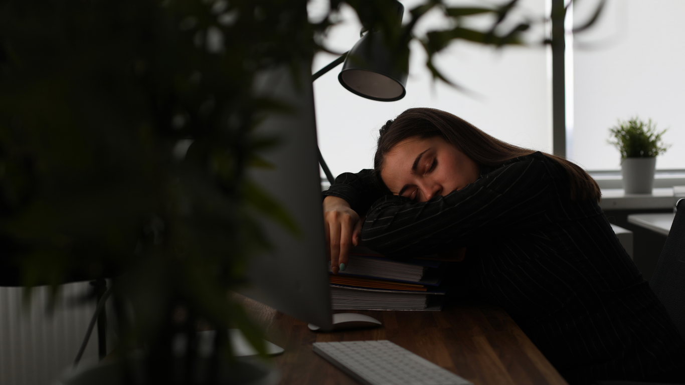 Por que me sinto esgotado todos os dias, mesmo dormindo bastante?