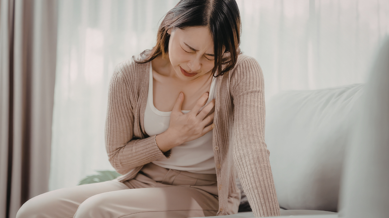 Coração acelerado do nada: o que pode causar essa sensação?