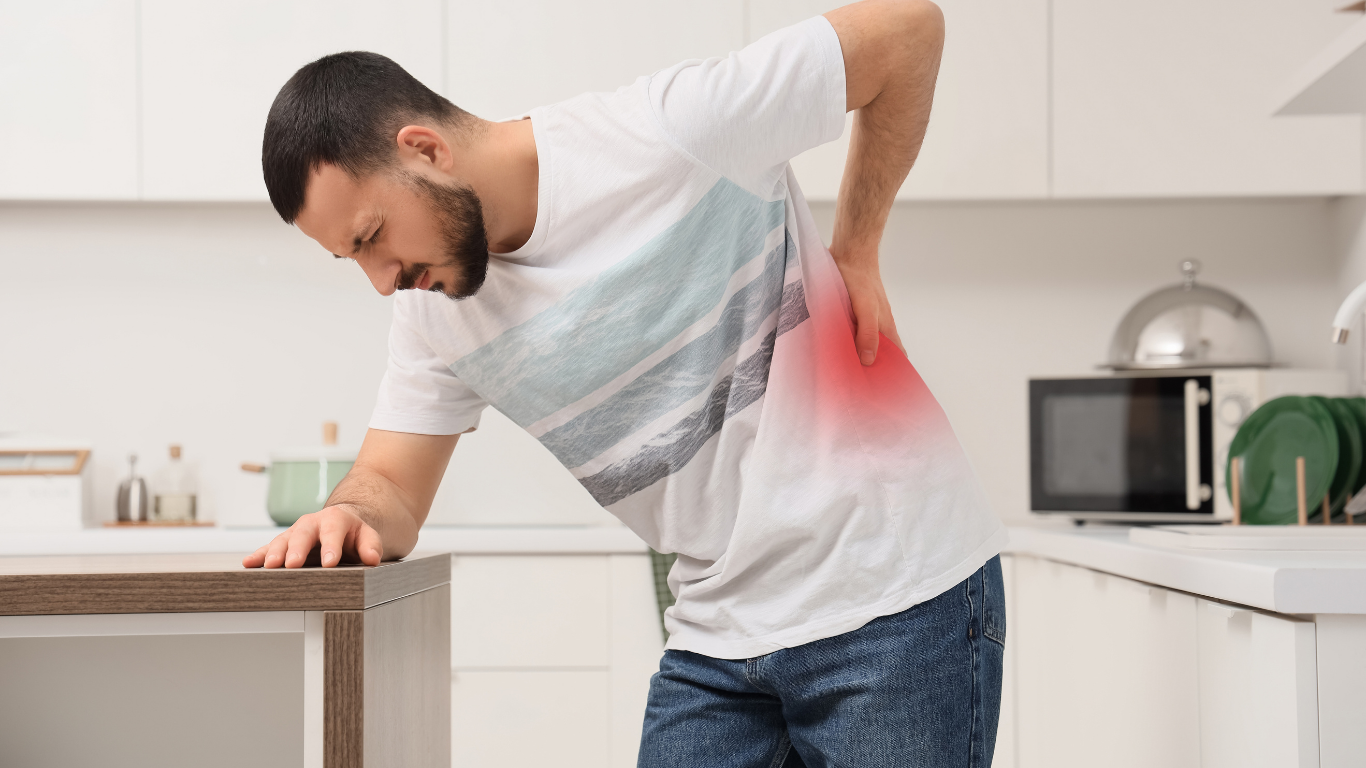 Dor nas costas do nada: o que pode ser e quando se preocupar?