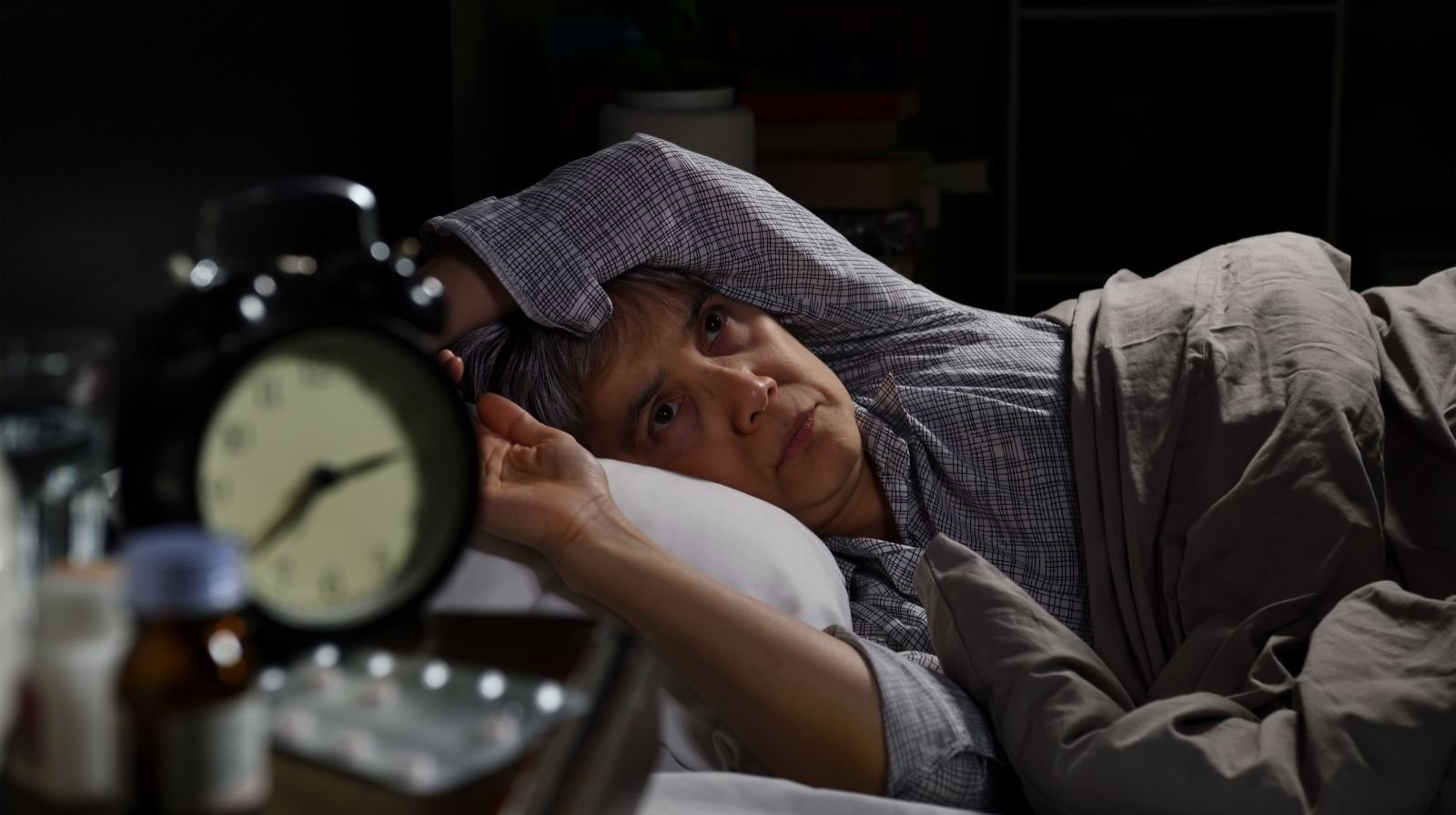 Acordar várias vezes à noite: o que seu corpo pode estar tentando dizer