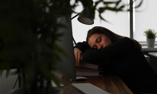 Por que me sinto esgotado todos os dias, mesmo dormindo bastante?