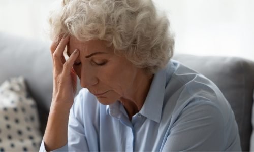 Cabeça leve ou “estranha”: o que pode causar essa sensação?